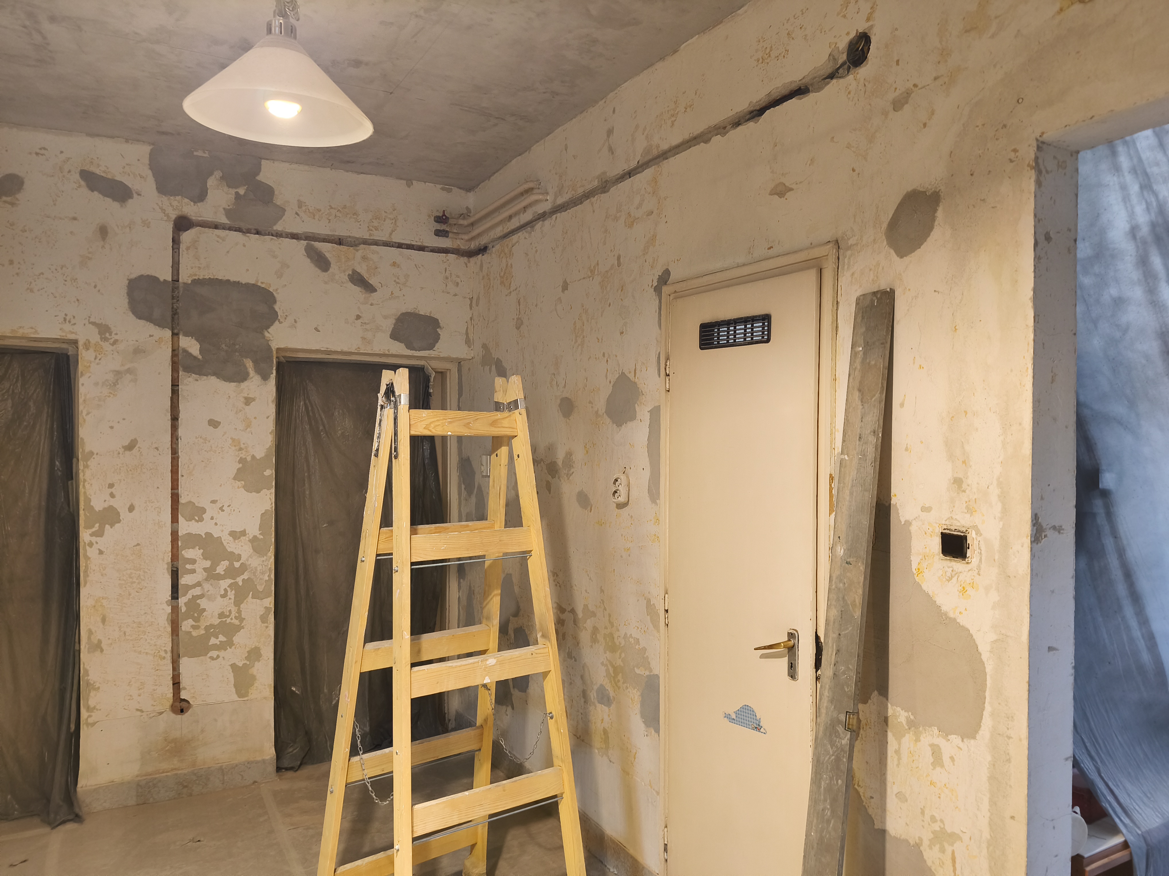 Régi villanyvezeték bontása